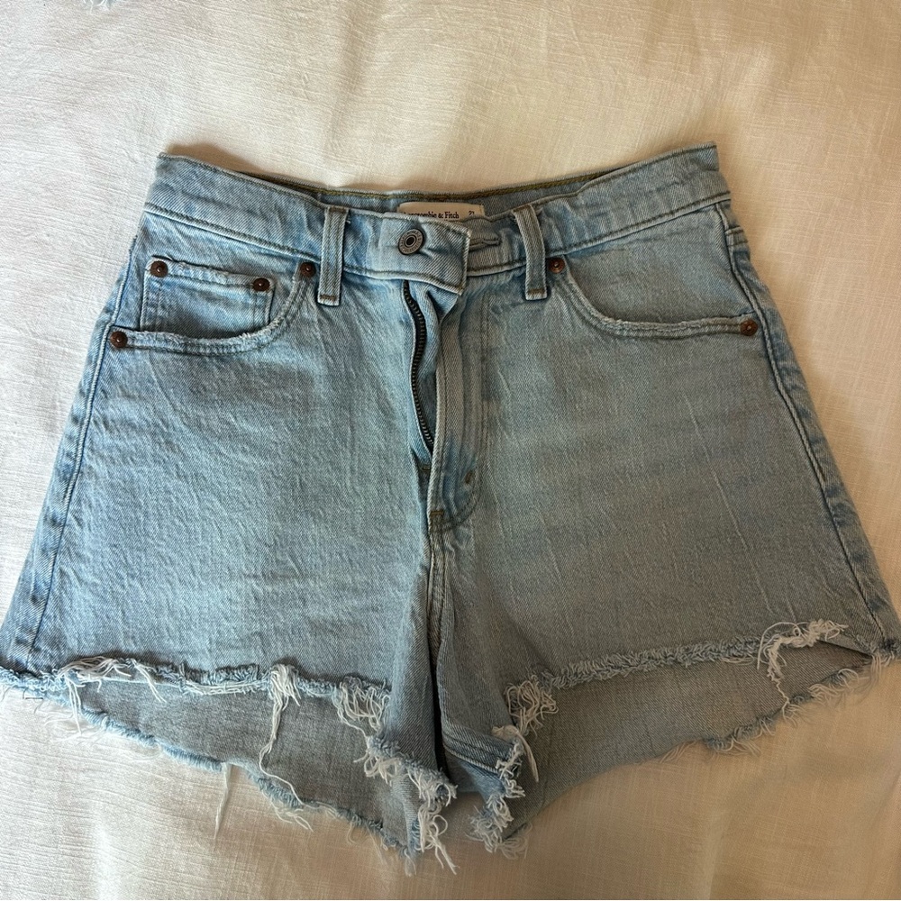Abercrombie & Fitch curve love 90s relaxed cutoff short high rise light blue 27